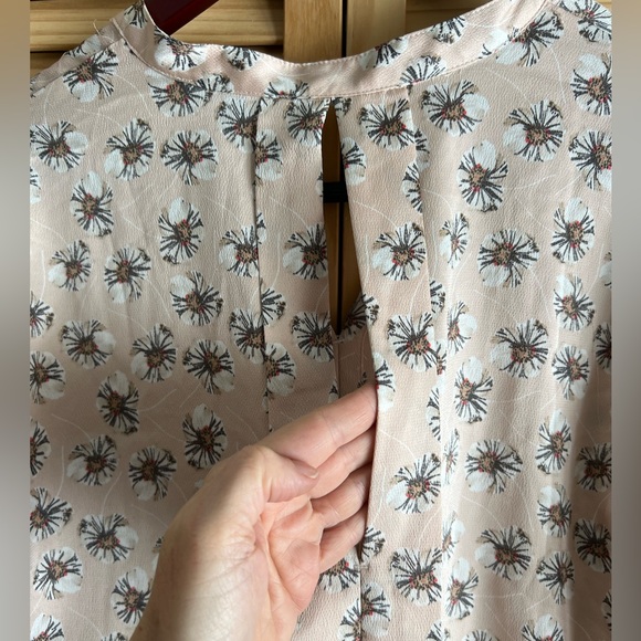 Banana Republic Long Bell Sleeve Blouse. Pink/Peach Flowy Floral Size Medium - Picture 7 of 11